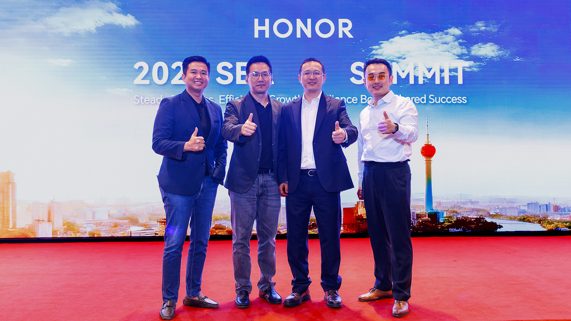 HONOR Philippines Vice President Stephen Cheng, Country Manager Sean Yuan, and GTM Director Steven Yan with CEO of HONOR Southeast Asia Business Department George Zheng