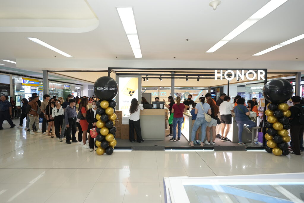 Nationwide Rush HONOR 600 First Day Sale Draws Huge Crowds - 1